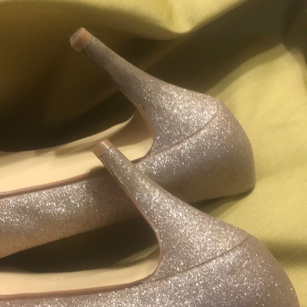 Shoes - Picture 5 of 6